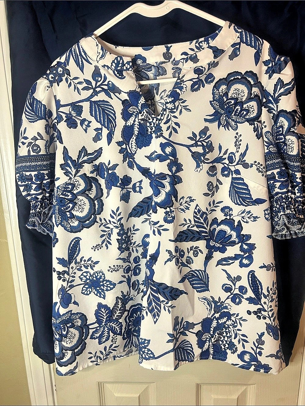 SHEIN Floral Blouse in Blue & Cream Size XL Like New